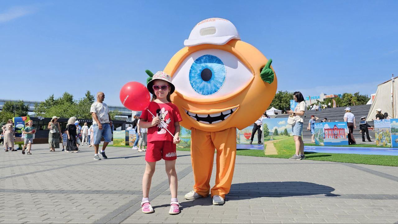 Фото Гигантская яичница и турнир по ловле рыбы. Опубликованы кадры масштабного «Пикник феста» на Михайловской набережной 25 - Сиб.ФМ Фото Гигантская яичница и турнир по ловле рыбы. Опубликованы кадры масштабного «Пикник феста» на Михайловской набережной 25